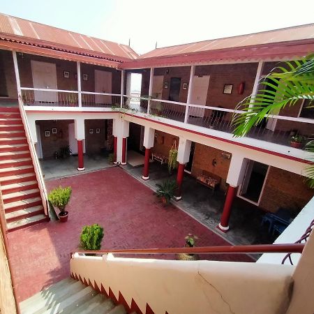 Naurang Yatri Niwas Hotel Garli Bagian luar foto