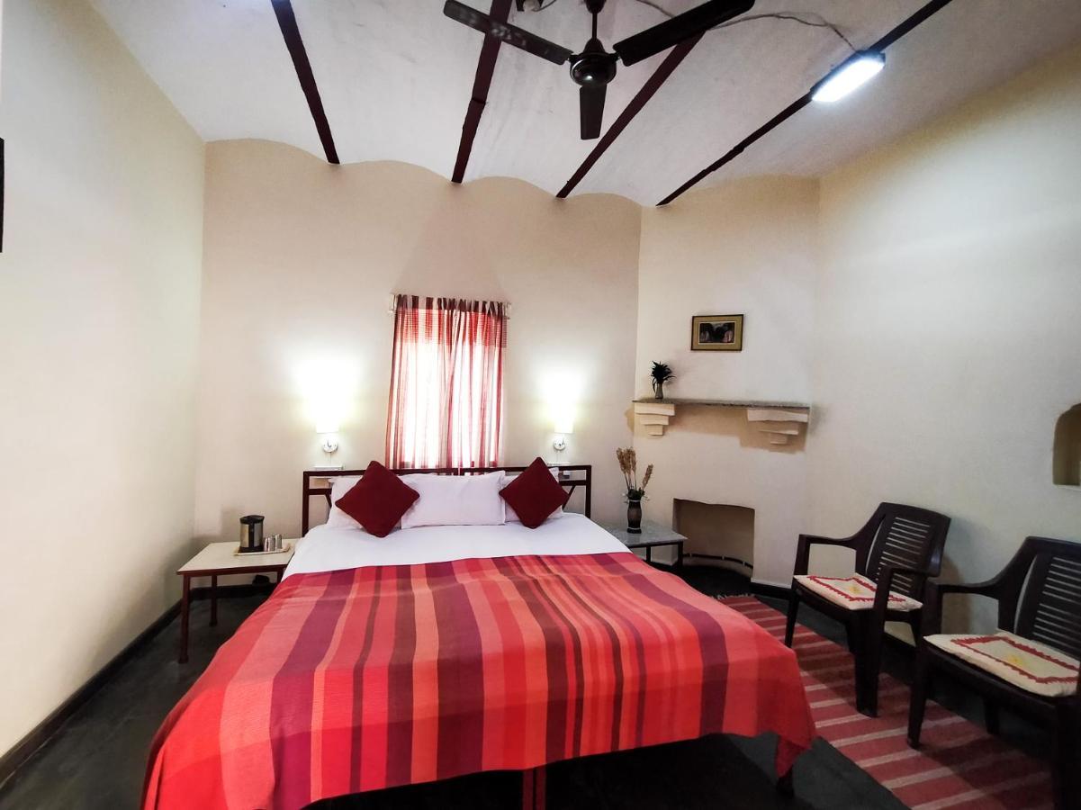 Naurang Yatri Niwas Hotel Garli Bagian luar foto