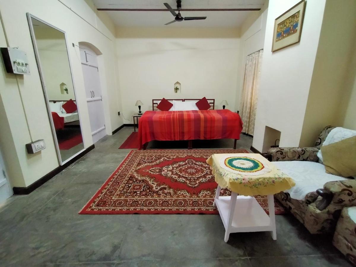 Naurang Yatri Niwas Hotel Garli Bagian luar foto