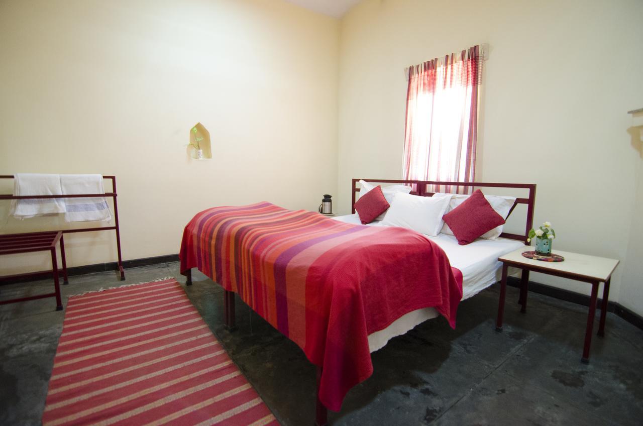 Naurang Yatri Niwas Hotel Garli Bagian luar foto